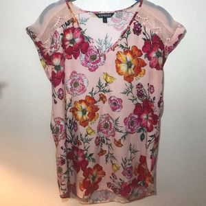 Express floral Gramercy Tee Small 👚 🌸